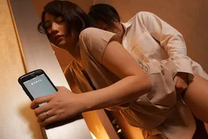 Người vợ đi họp lớp rồi đụ với nyc mặc cho ông xã ở nhà chờ