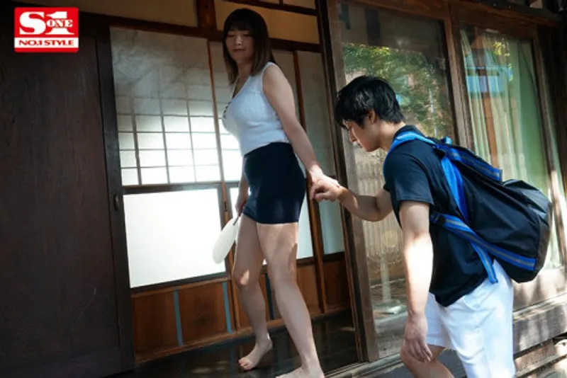 Anh chàng nứng lồn thằng nhỏ khi nhìn trộm em họ cắm sừng với chồng